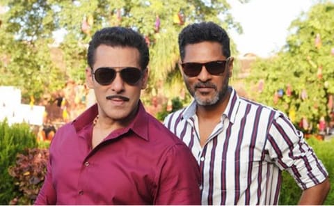 beingsalmankhan
Verified
Chulbul Pandey coming to you on 20th Dec in hindi, kannada, tamil and telugu! #Dabangg3 @arbaazkhanofficial @aslisona @saieemmanjrekar @prabhudheva @kichchasudeepa @nikhildwivedi25 @skfilmsofficial @saffron_bm @kjr_studios @sureshproductions #GlobalCinemasLLP #AdityaChowksey