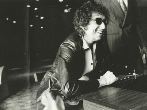 In this handout photo received by AFP on August 22, 2019, Bob Dylan looks on during a photo taken in 1978 while on tour in Europe. From Bob Dylan's first hard-driving blues number at summer camp to the rollicking Rolling Thunder Revue concert tour, the legendary musician's childhood best friend had a front row seat to the action. Now Louie Kemp has released a backstage pass of sorts into the mythology of Dylan, in the form of a memoir released this week, dishing on everything from the folk hero's Passover Seder meal with Marlon Brando to his own food fight at a Chinese restaurant with Joan Baez. The duo first met in northern Wisconsin in 1953, when Dylan was still Bobby Zimmerman, 12 years old, his guitar already attached as if a limb. - RESTRICTED TO EDITORIAL USE - MANDATORY CREDIT "AFP PHOTO / Louie Kemp collection/ HO" - NO MARKETING NO ADVERTISING CAMPAIGNS - DISTRIBUTED AS A SERVICE TO CLIENTS
/ AFP / Louie Kemp collection / HO / RESTRICTED TO EDITORIAL USE - MANDATORY CREDIT "AFP PHOTO / Louie Kemp