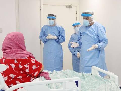 Emirati dentist with the officials