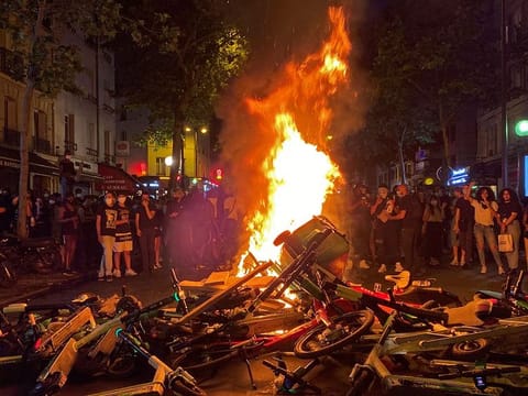 Protesters burn trash bins, shared scooters and bicycles on June 2, 2020 after a demonstration against police violence and in memory of late US citizen George Floyd who died a week before after a Minneapolis police officer knelt on his neck.