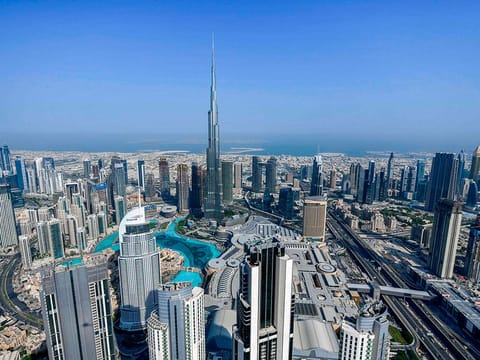 That pace translates into a daily rise of roughly 567 new residents, pushing Dubai to record levels.