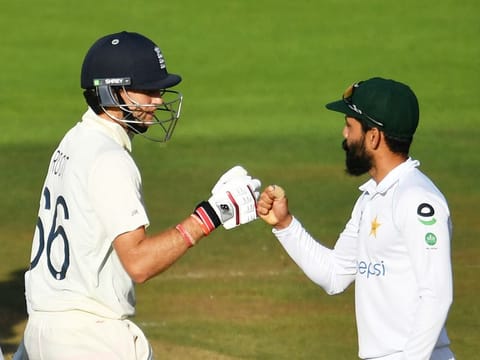 England's Joe Root (left) and Pakistan's Fawad Alam pump fists after the second Test match is drawn in Southampton on Monday.