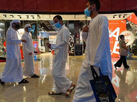 Stock Dubai mall shopping