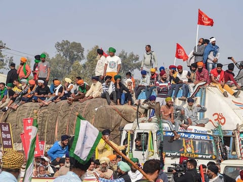 Farmers gather at the Singhu border during their ongoing 'Delhi Chalo' protest against the goverment's new farm laws, in New Delhi, Monday, Nov 30, 2020.