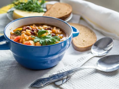 Titanium dioxide (E171) is a naturally occurring oxide of titanium. It is widely used in the food industry as a colourant, responsible for creating a white hue in various products.This includes a diverse array of items such as baked goods, sandwich spreads, soups, broths, sauces, salad dressings, and even food supplements.