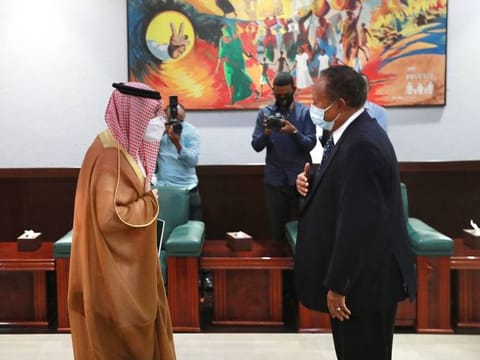 Sudanese Prime Minister Abdallah Hamdok (right) receives Saudi Miniter of State for African Affairs Ahmed Al Qatan.