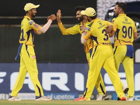 Ravindra Jadeja (second left) celebrates with Chennai Super Kings players in a Indian Premier League 2021 match.