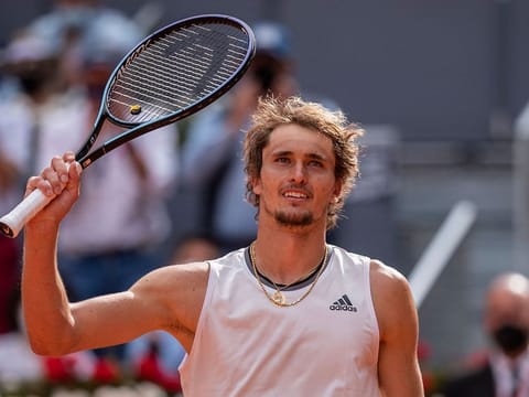 Alexander Zverev defeats Dominic Thiem