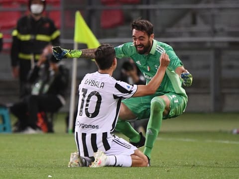 Juventus' Paulo Dybala celebrates qualifying for the Champions League with Carlo Pinsoglio.