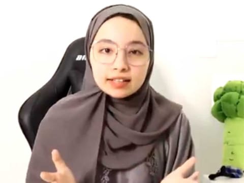 The video of a call between Lt. Gen. Sheikh Saif Bin Zayed Al Nahyan, Deputy Prime Minister and Minister of Interior, and Maitha Mohammed, a student from New Media Academy, has gone viral across social networking sites in the UAE.
