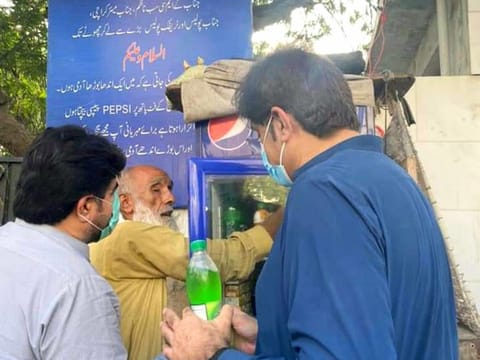 Syed Murad Ali Shah (right) during his visit to the vendor.