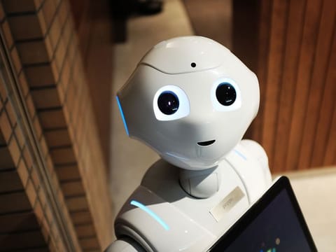 The initiative encourages the industrial facilities in the emirate to adopt the Industry 4.0 applications, by providing new financing solutions through the commercial banking system to fund the transformation of factories into Industry 4.0 technology.