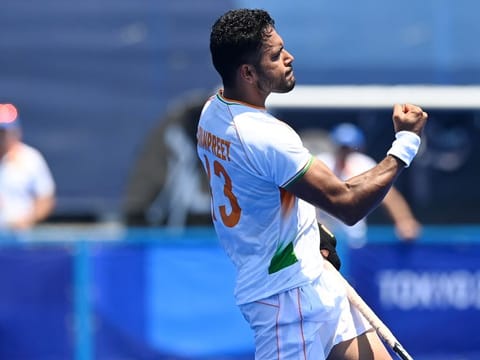 India's Harmanpreet Singh exults after scoring one of his two goals against New Zealand on Saturday.