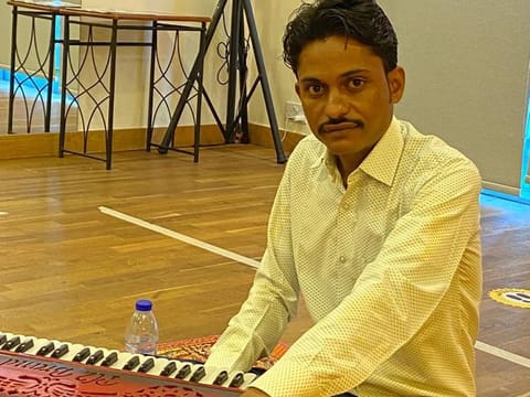 Jhavar Khan belongs to a clan of traditional folk singers from the Sikar district of of Rajasthan in India.