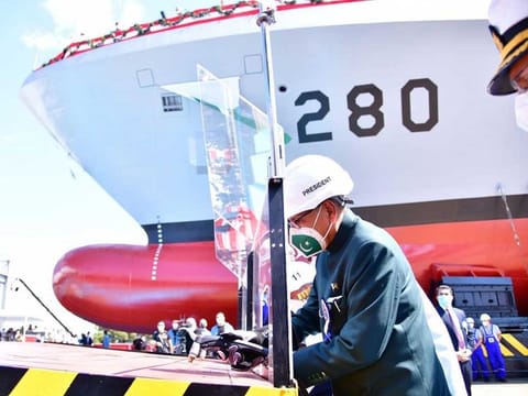 President of Pakistan Dr Arif Alvi performing steel cutting at the inauguration ceremony of Pakistan Navy's first MILGEM class corvette at Istanbul on August 15, 2021.