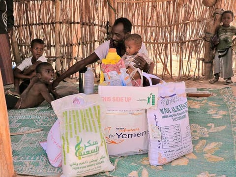Aster Volunteers donates ration kit weighing 50 kg each to 1500 underprivileged families in Yemen.