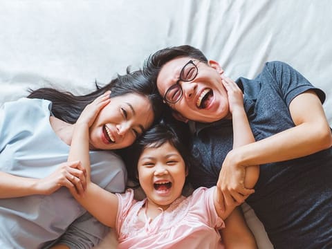 Rather than focusing on what is wrong in a child’s behaviour, positive parenting proposes to catch a child being good.