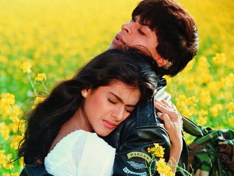 Actors Shahrukh Khan and Kajol in Dilwale Dulhania Le Jayenge (1995)