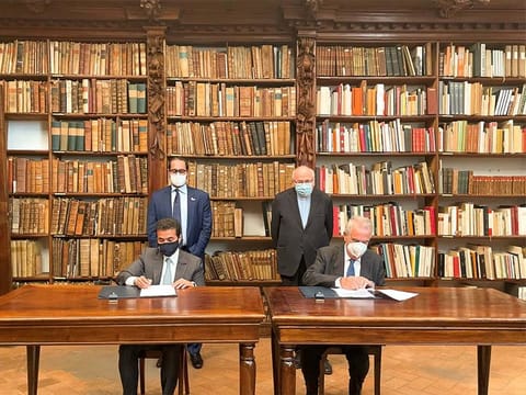 The MoU was signed by Ahmed bin Rakkad Al Ameri, SBA chairman, and Prof. Lorenzo Ornaghi, president of the Congregazione dei Conservatori, VBA.