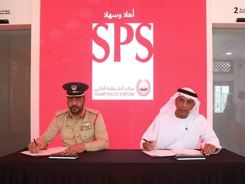 (L to R): Major General Ali Ghanem, director of Al Muraqabbat Police Station, signing the agreement for the smart stations with Ali Khalifa Al Ghais, CEO of Security for Expo 2020 Dubai