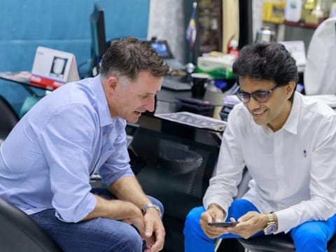 Mike Hussey (left), who has a long association with CSK, told Anis Sajan that their management's policy of backing the players and not making too many experiments has yielded them good results.