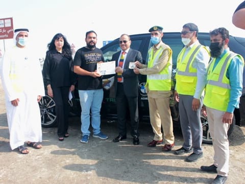 Harpal Singh (third from left) receiving the prize from Eugene Mayne, Tristar Group CEO, on Tuesday in Dubai