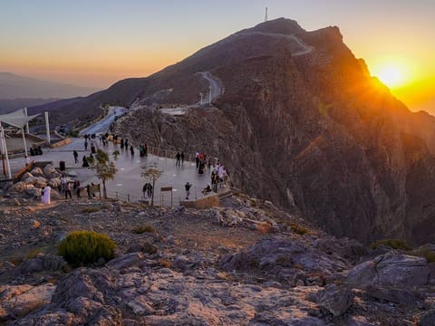 Lowest temperature recorded at 1.9°C in Jebel Jais
