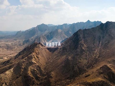 If you use the the Express Bus service and the ‘Hatta On and Off’ bus, you can reach Hatta and move around the town, without a car. Picture used for illustrative purposes.