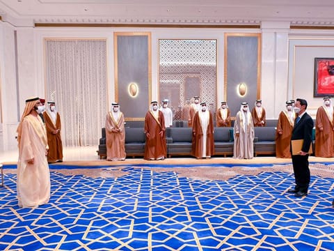 Sheikh Mohammed bin Rashid Al Maktoum (L) receives the credentials of Lee Seok-gu (R), the newly-appointed ambassador of South Korea to the UAE