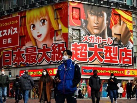 A busy street in Tokyo on January 19, 2022. Japan has so far resisted the use of lockdowns to fight the pandemic and instead has focused on requiring restaurants and bars to close early and not serve alcohol, and asking the public to wear masks and practice social distancing, as the government seeks to minimize damage to the economy.