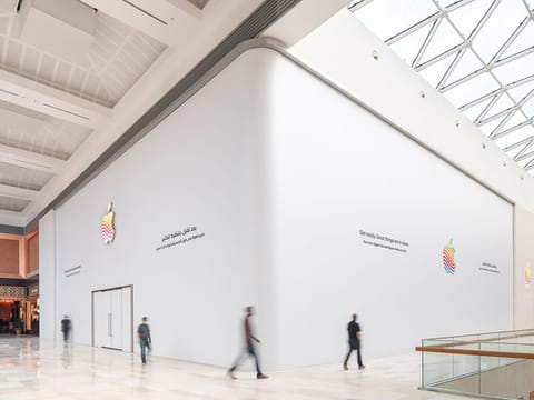 Apple's got itself a brand new location in Abu Dhabi - but at the same mall.