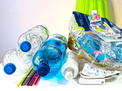 Explained: Which single-use plastics are banned in the UAE from 2026 and what exceptions and alternatives apply.