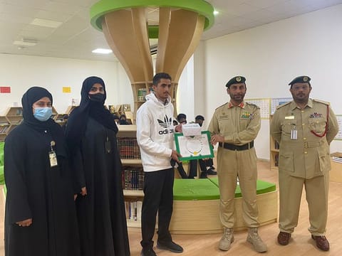 Azam Khalid Dhif Allah (centre) found the wallet at Lulu Village shopping centre in Dubai