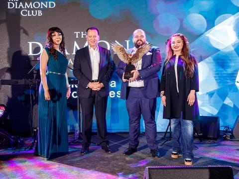 Fakhreddin Minooeifar, founder and chairman, Mallorca, gets the Diamond Award for the company's outstanding contribution and stellar achievements in the regional property market