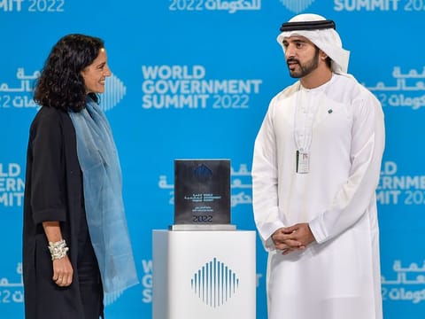 Sheikh Hamdan bin Mohammed bin Rashid Al Maktoum (R) presented the award to Azucena María Arbeleche (L)