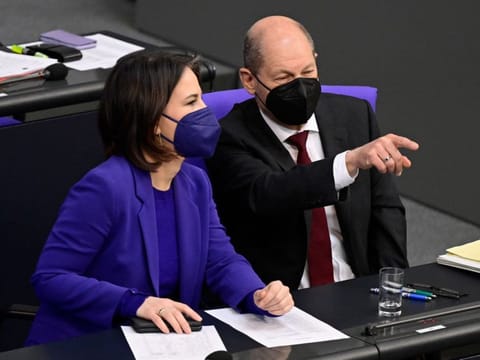 German Chancellor Olaf Scholz chats with Foreign Minister Annalena Baerbock during a debate at the Bundestag (lower house of parliament) in Berlin on April 7, 2022.