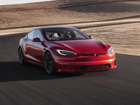 The 2022 Tesla Model S is a stunner when it comes to performance and practicality.