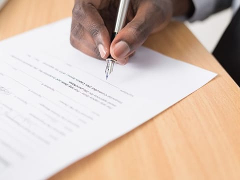 Article 54 of the Federal Decree Law 33 of 2021 addresses salary entitlement and other issues concerning labour rights.