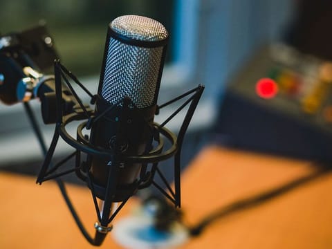 Image of mic used for illustrative purpose only