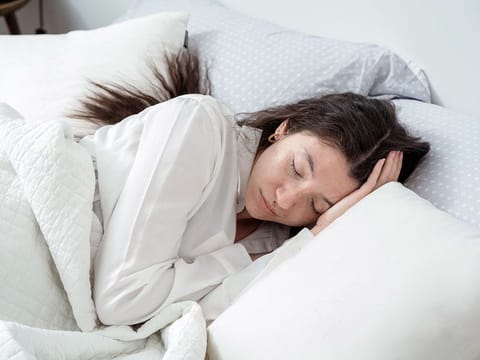 A study of over 3,000 teens confirms that sleep boosts cognitive performance. Researchers found that those who slept longer, went to bed earlier, and had lower heart rates outperformed their peers in memory, vocabulary, and focus tests.
