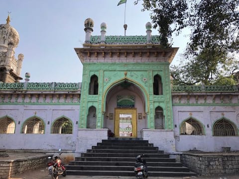 The story of Adil Shahi Kingdom’s rise and fall can be found in the obscure little village of Gogi, where the ruins of the sultanate’s origins can still be found.