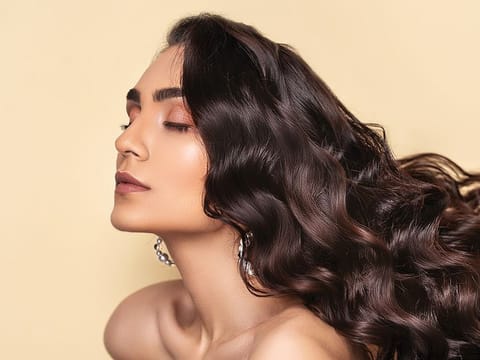 Set the stage for your hair to regain its volume and thickness, with these shampoos.
