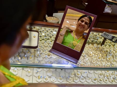 UAE gold rates are dropping ahead of Diwali on October 24 - and shoppers will be hoping for more.