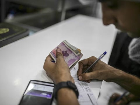 NRIs: Should I take loan in India or the UAE? Finding the more cost effective option of the two