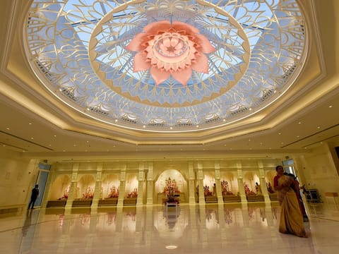 With a blend of Indian and Arabic architecture, the temple, which has 16 deities, houses a huge prayer hall that has a large 3D-printed pink lotus unfurling across the central dome. It also houses the Guru Granth Sahib, the holy book of the Sikhs.