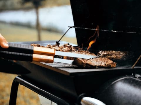 For great flavour and a successful barbecue cookout, make sure you're all geared with the best grill, safety gloves, chimney starters and more.