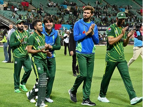 Pakistans cricketers celebrate after victory in the T20 World Cup 2022 semi-final match against New Zealand at the Sydney Cricket Ground in Sydney on November 9, 2022.