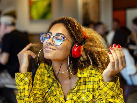 Rediscover your favourite music without compromising on comfort and convenience - here's our selection of the best over-ear headphones.