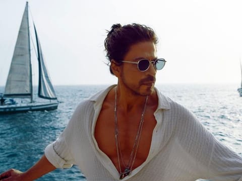 SRK looks uber cool in beachwear from 'Besharam Rang' track of 'Pathaan'