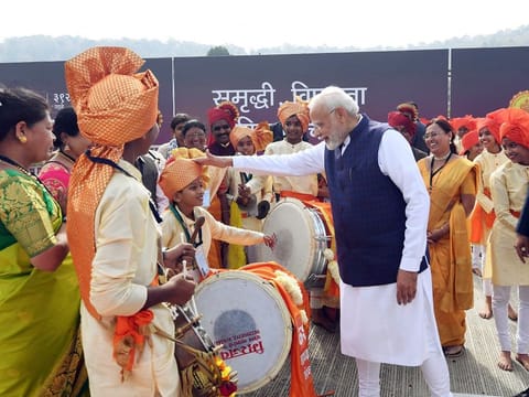Prime Minister Narendra Modi receives a traditional welcome during his visit to Nagpur on Sunday, Dec 11, 2022.